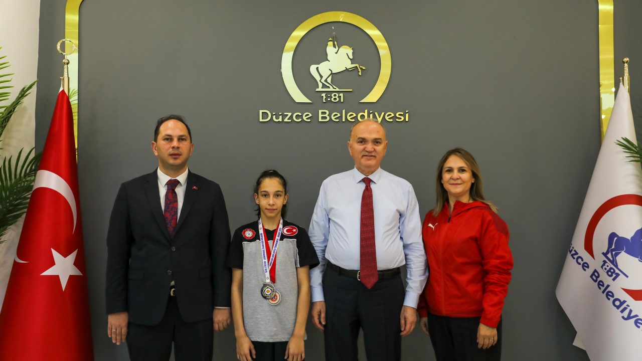 BAŞKAN ÖZLÜ, BALKAN ŞAMPİYONU JUDOCU ERVA EREN’İ MAKAMINDA AĞIRLADI