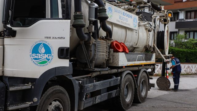 SASKİ kuvvetli yağış uyarılarına karşı altyapı temizliği için sahada