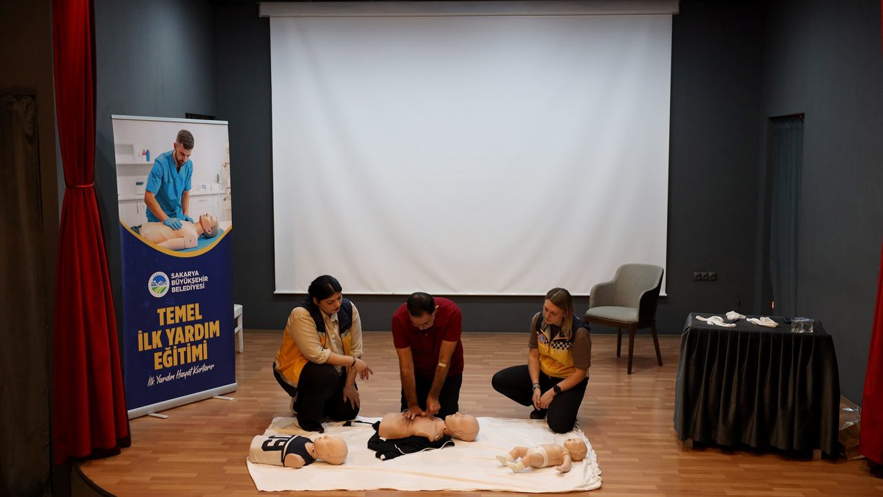Büyükşehir temel ilk yardım eğitimleriyle vatandaşları bilinçlendiriyor