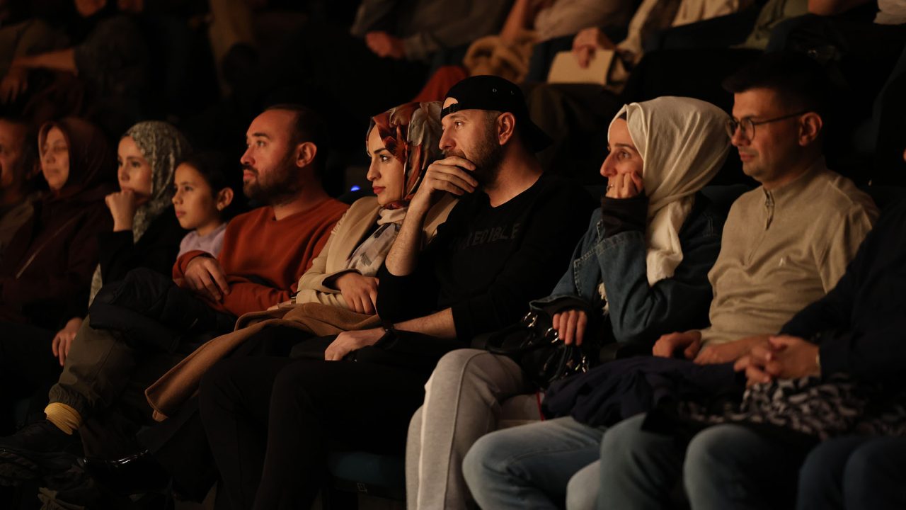 Ekim takvimi “Mükemmel Partner” tiyatrosu ile son buldu