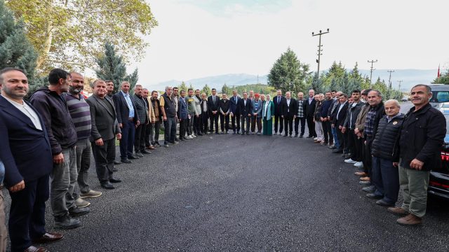 “Pamukova’da güvenli ve konforlu ulaşım için asfalt çalışmalarımız devam edecek”