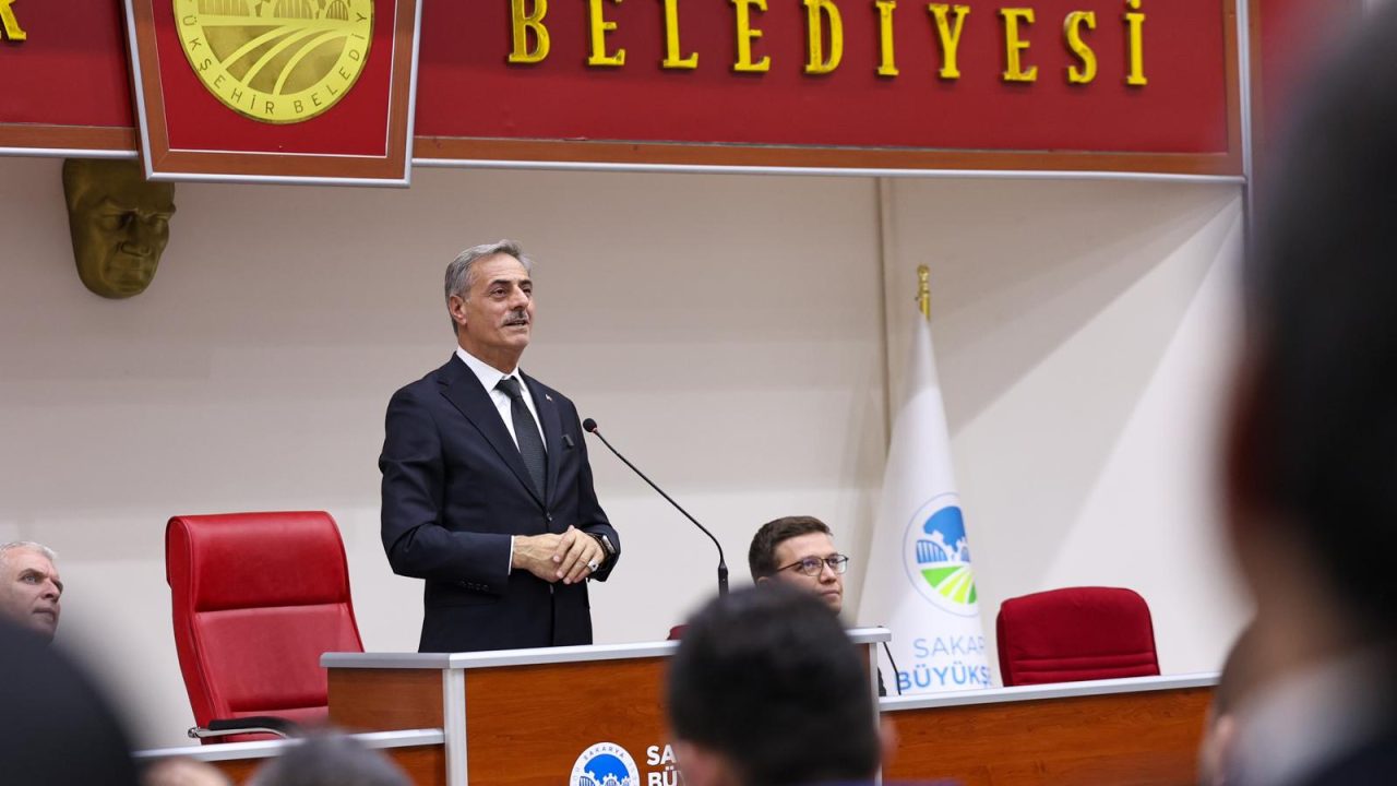 “Aynı anda her alanda yatırım ve hizmeti şehrimizle buluşturuyoruz”