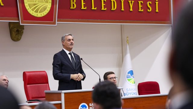 “Aynı anda her alanda yatırım ve hizmeti şehrimizle buluşturuyoruz”