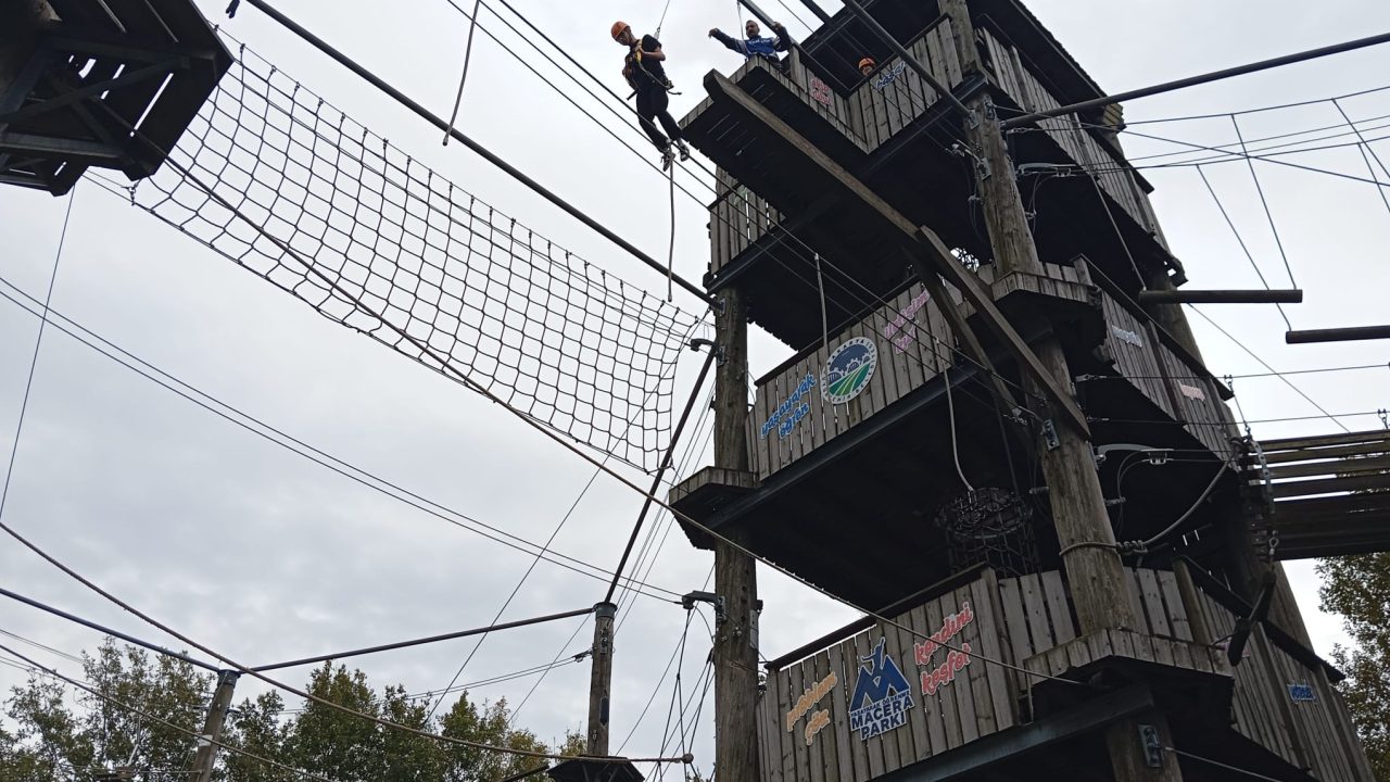 Macera Park’ta adrenalin dolu deneyimle çok şey öğreniyorlar