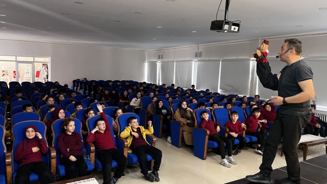 Taraklı’da “Çok Bilmiş İbiş” gösterisi büyük ilgi gördü