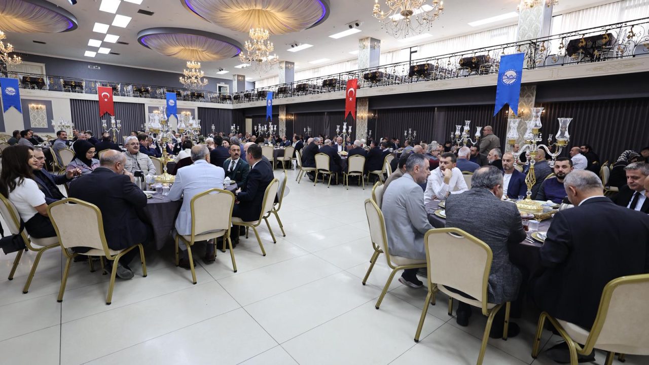 “Şehrimizde eğitime katkı sunacak projeleri bir bir hayata geçiriyoruz”
