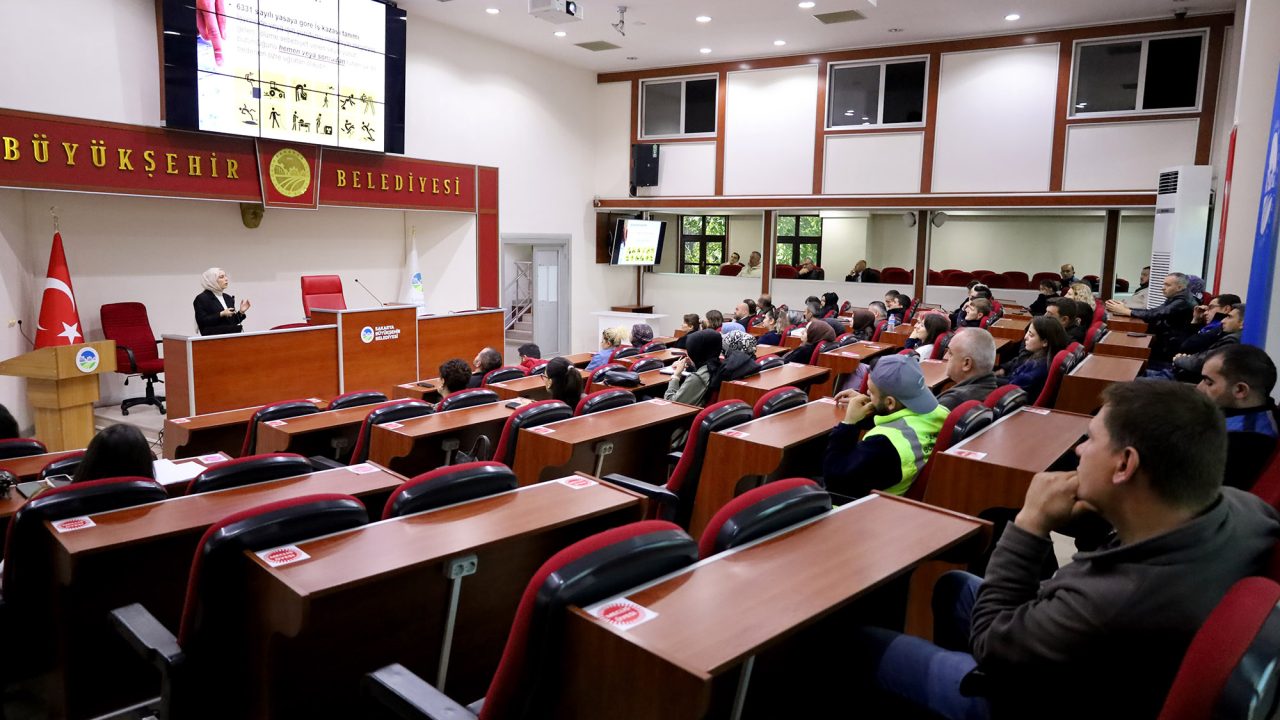 Büyükşehir çalışanlarına iş sağlığı ve güvenliği eğitimi