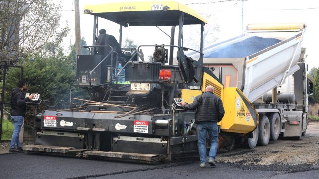 KAYALAR REŞİTBEY’DE YOLLAR YENİLENİYOR