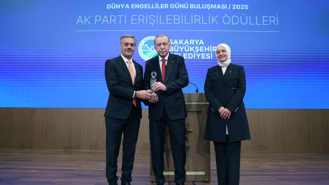Sakarya’nın toplu taşımada engelleri kaldıran uygulamasına Cumhurbaşkanı Erdoğan’dan ödül