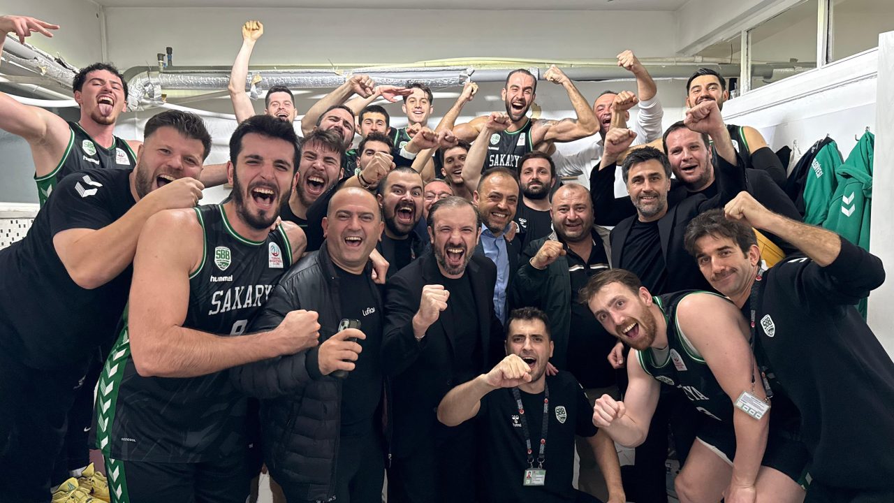 Namağlup lider Büyükşehir Kütahya engelini aştı: 63-70