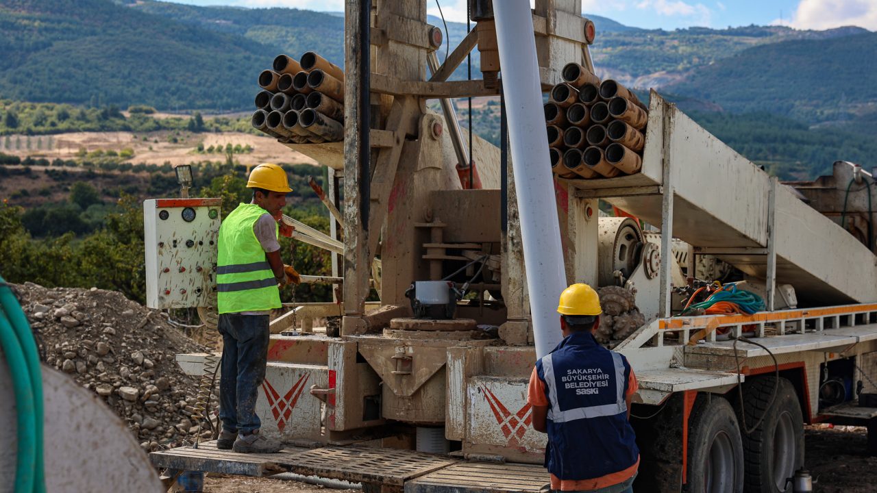 Geyve Doğantepe’ye 132 metre derinlikten kaliteli içme suyu
