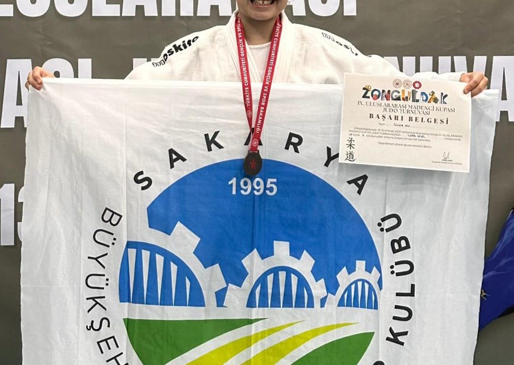 Büyükşehir sporcuları iki önemli organizasyondan madalya ile döndü