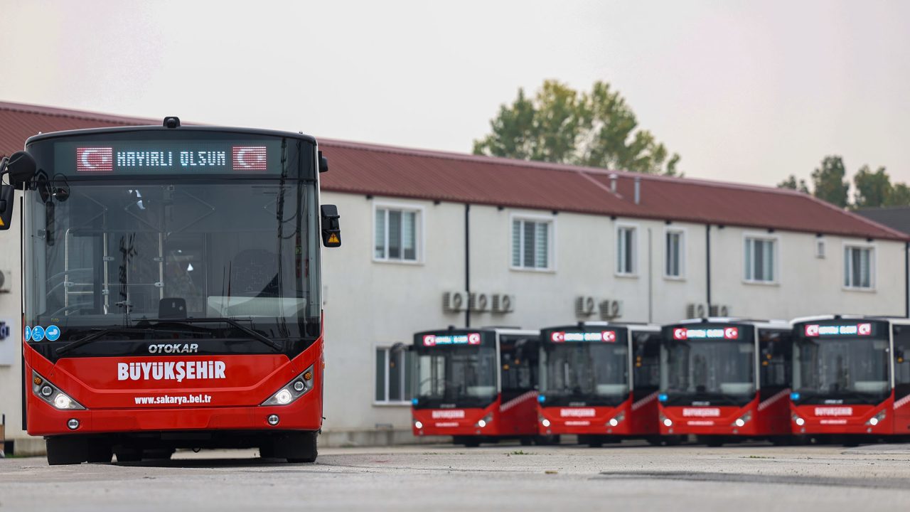 Büyükşehir’in metrobüs filosuna 5 araç daha dahil oldu