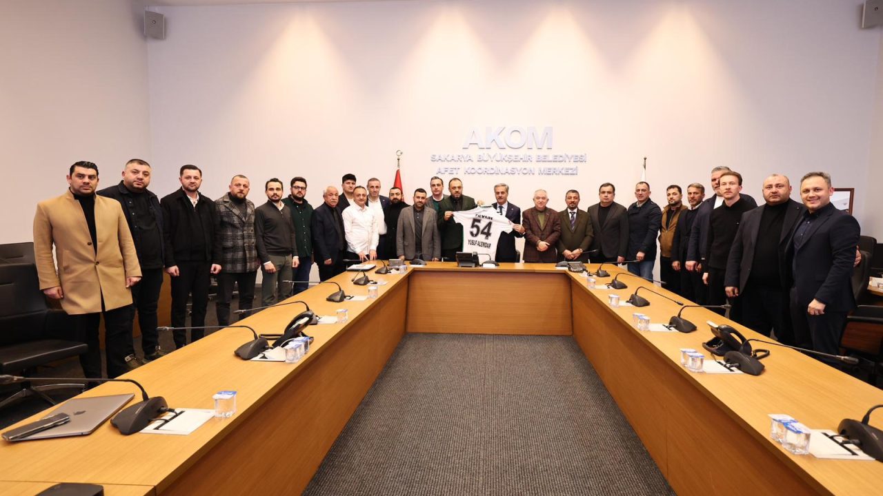 Yusuf Alemdar, Sakaryaspor’un yeni yönetimine başarılar diledi: “Bu şehir takımına sahip çıkar”