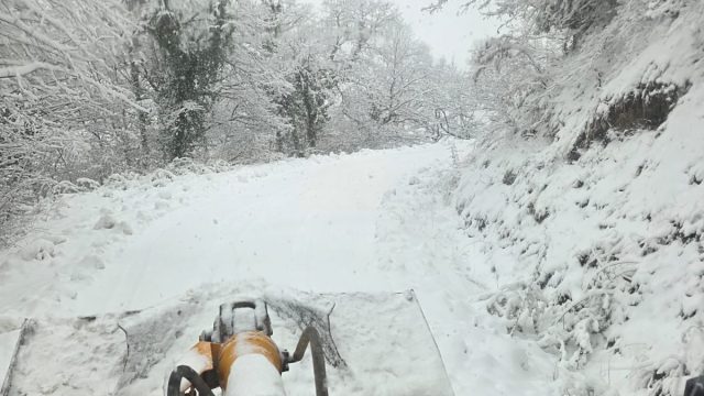 Büyükşehir’den kar raporu: 36 noktada kar küreme çalışmaları sürüyor