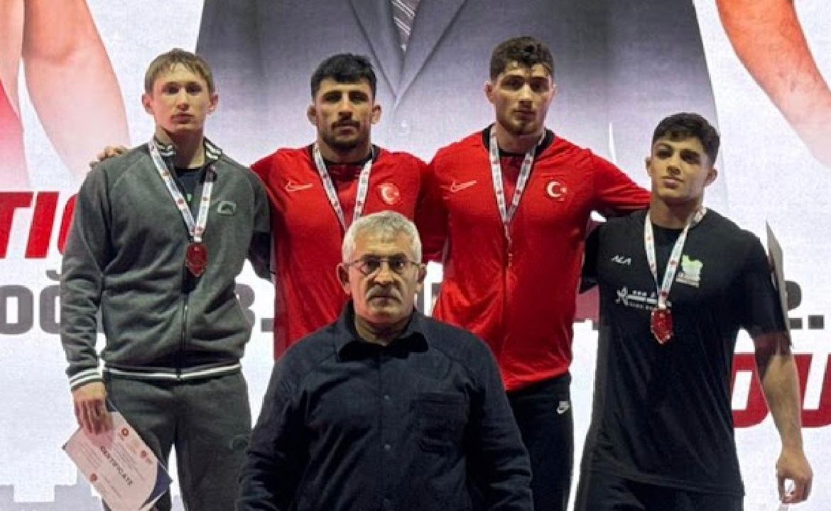 Büyükşehir sporcusu Abdülsamet Antalya’da podyuma çıktı