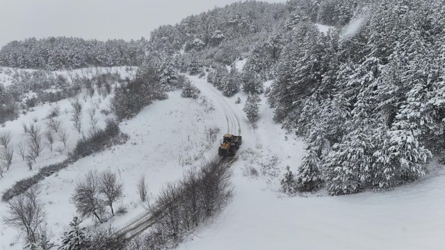 Büyükşehir duraksız kar mesaisiyle grup yollarının tamamını ulaşıma açtı