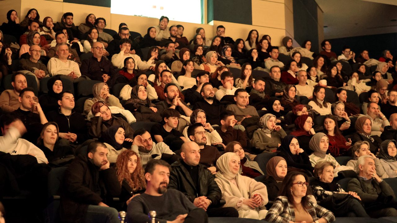 “Carmen” tiyatroseverlerden alkışları topladı