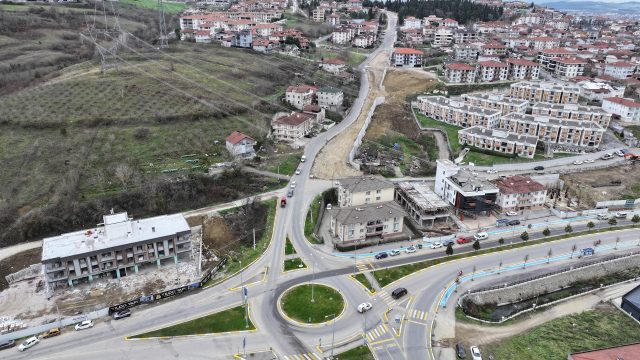 Büyükşehir, Serdivan 32. Sokak’ta yeni arteri adım adım tamamlıyor