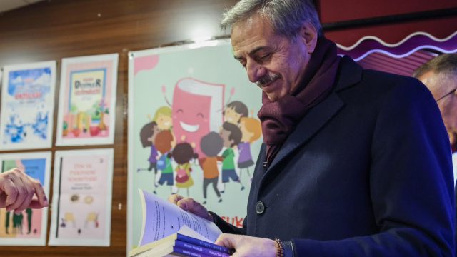 Sakarya’da bir Ramazan klasiği ve Büyükşehir’in geleneği Kitap Sokağı kapılarını açtı