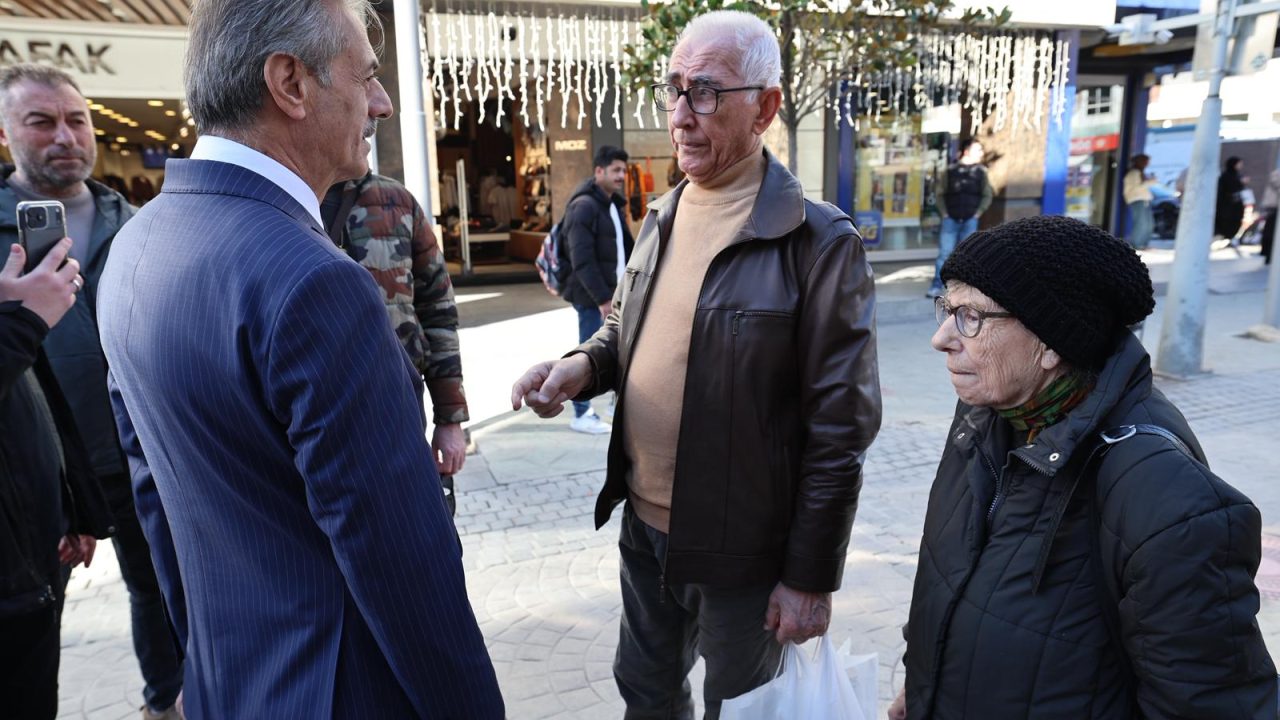 “Vatandaşlarla kucaklaştı, talepleri dinledi, Ramazan ayını tebrik etti”