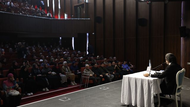Prof. Dr. Aydemir: “Hak ile ancak kalp mutmain olur”