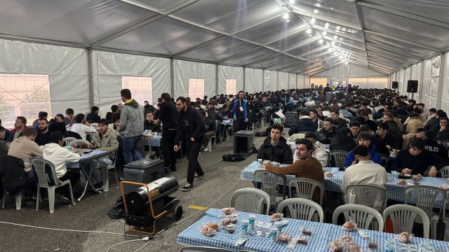 Sakarya’da farklı renk ve coğrafyadan binler aynı sofrada oruç açıyor