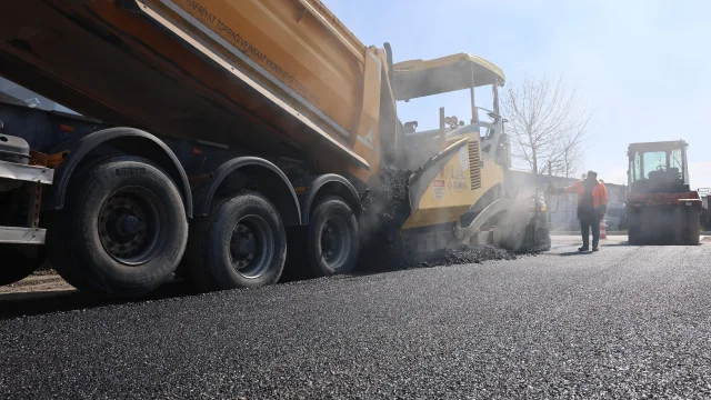 ERENLER’DE YOLLAR YENİLENMEYE DEVAM EDİYOR
