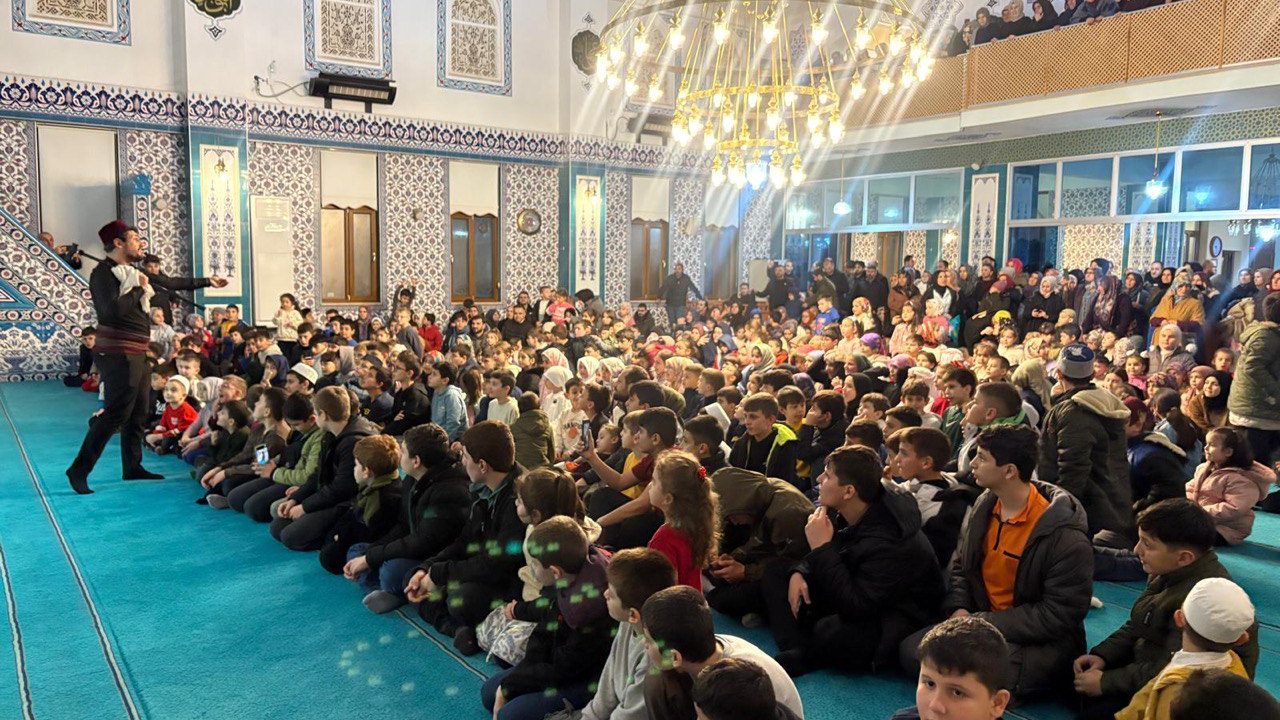 Çocuklarla Ramazan programı ilk haftasında 2 bin 500 çocuğa neşe saçtı