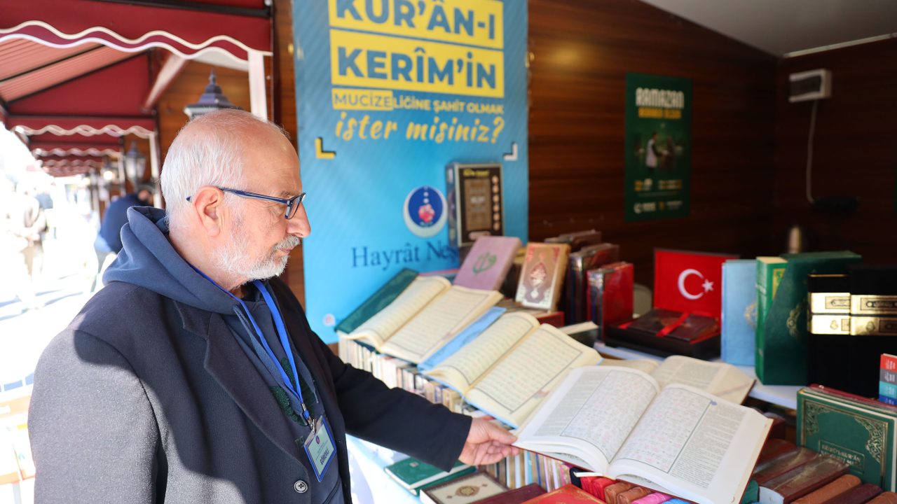 Kitap Sokağı Ramazan akşamlarında kitapseverlerin buluşma noktası oldu