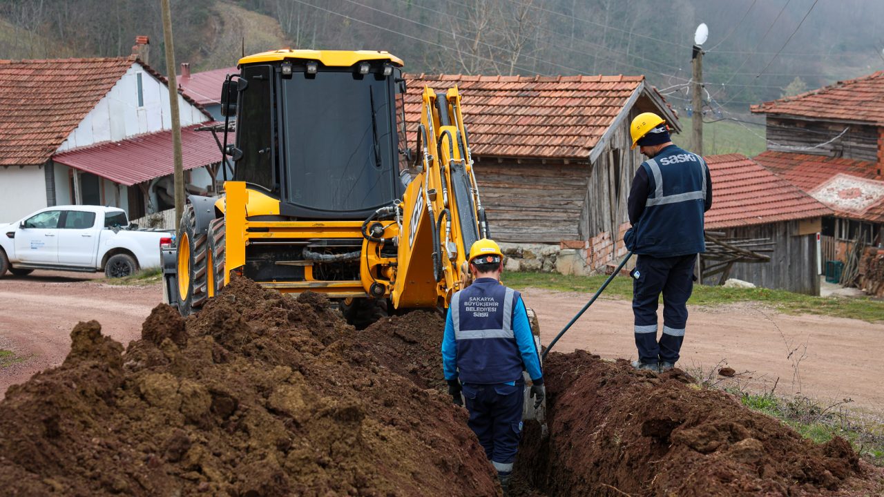 Kamışlı’da kaliteli hizmetin ikinci fazında 5 bin metrelik içme suyu hattı yenileniyor