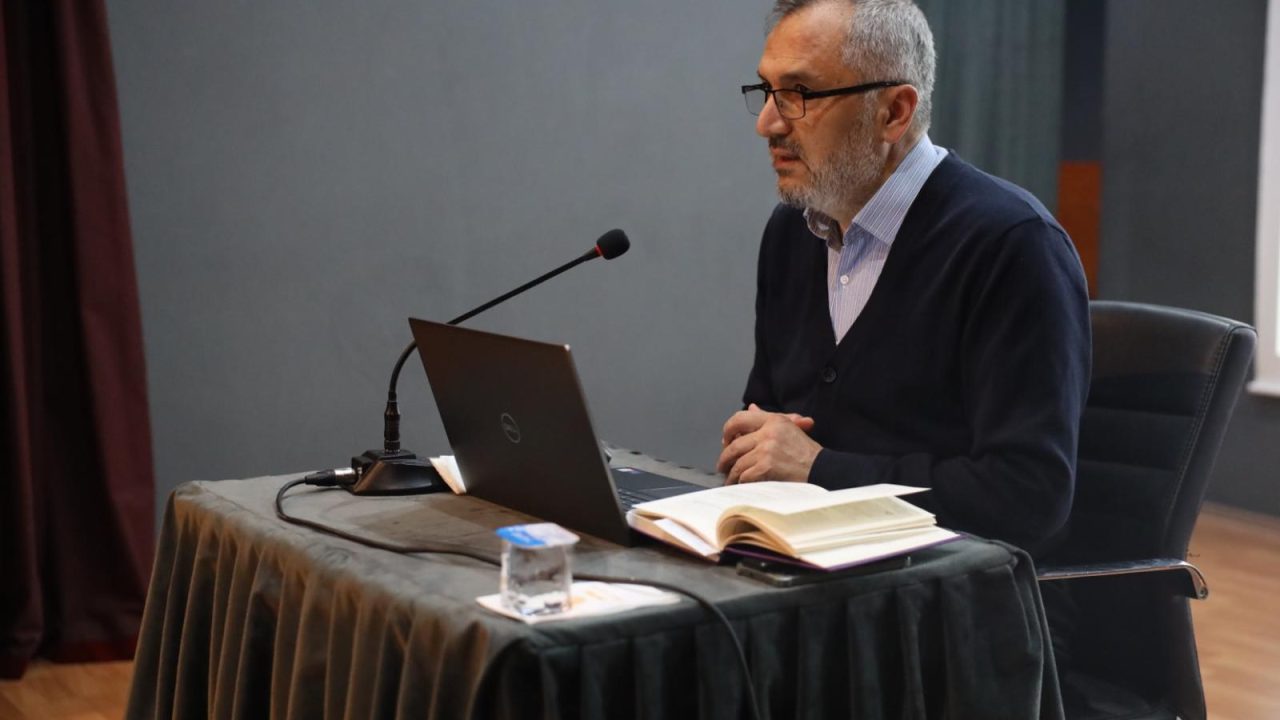 Akademi’de ilk ders Mesnevi: “Kendini bilmenin rehberi”