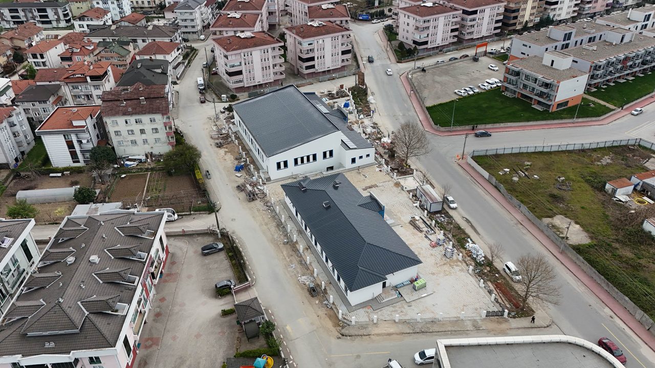 Arifiye Yüzme Havuzu ve Gençlik Merkezi hızla tamamlanıyor