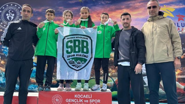 Büyükşehirli atletlerden çifte başarı: Yarı final bileti geldi