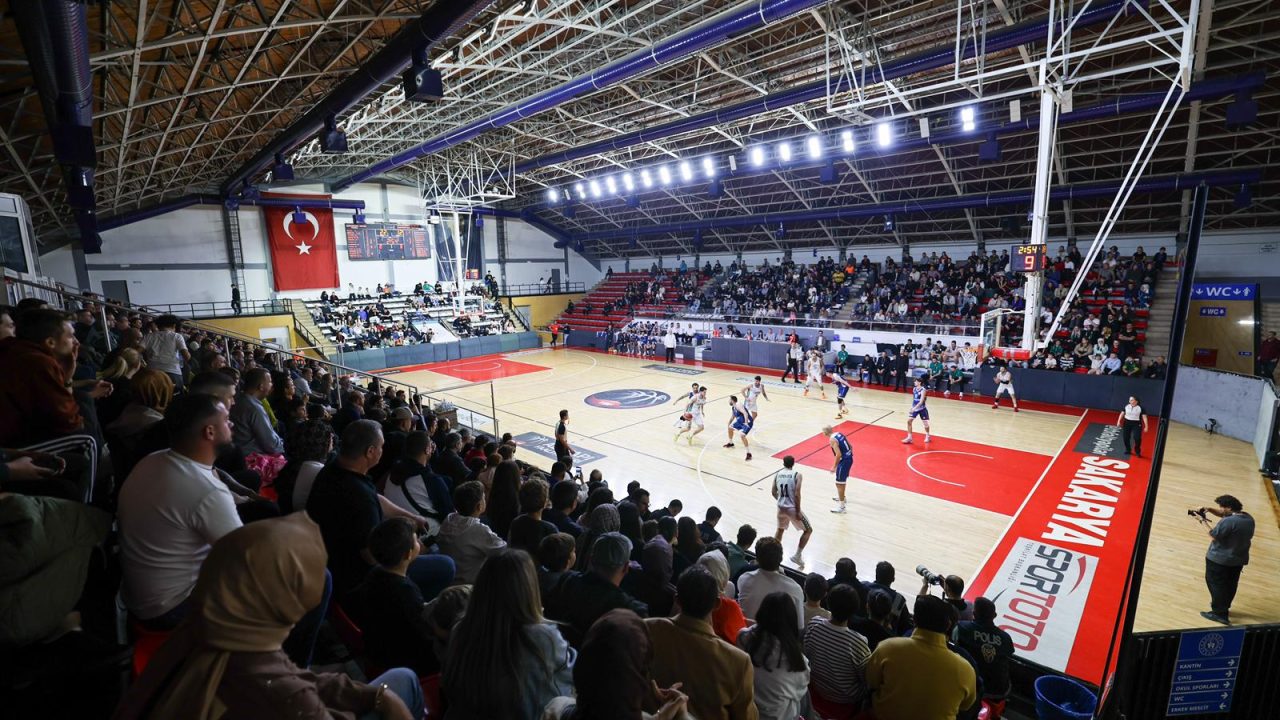 Basketbolda yarı final heyecanı başlıyor: Tüm gözler Atatürk Spor Salonu’nda
