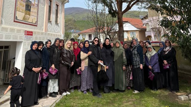 Büyükşehir’in “Kadın Kadına” projesi Akyazı’da devam etti