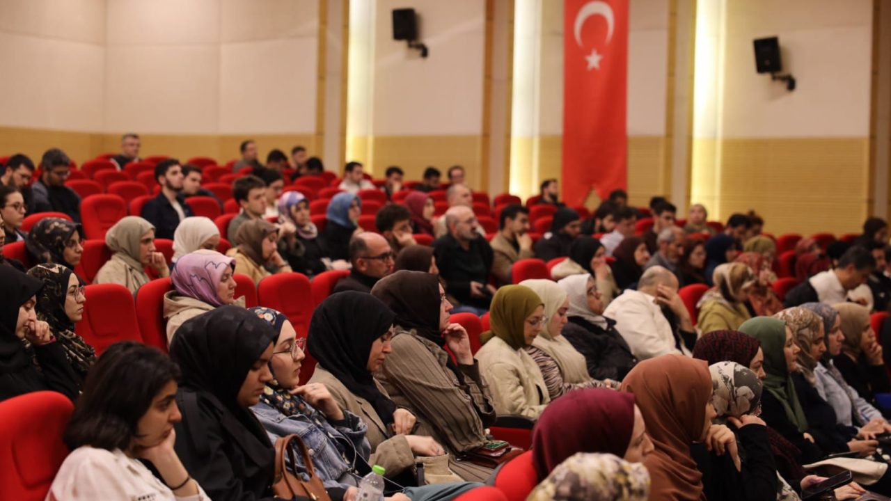 Kılıç, “İnsan kendini tanıdıkça anlam bulur”