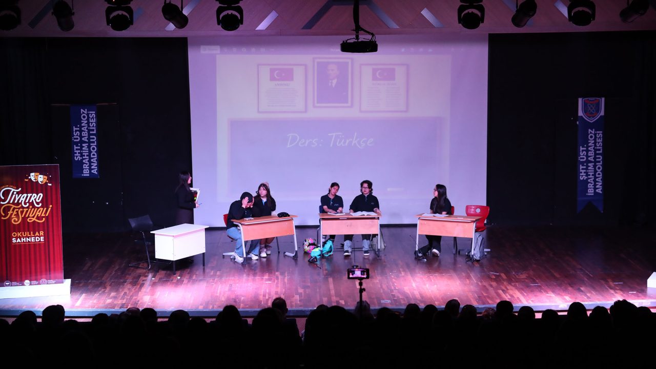 9. Liseler Arası Tiyatro Festivali’nde perde kapandı: Ödüller 7 Mayıs’ta sahiplerini buluyor