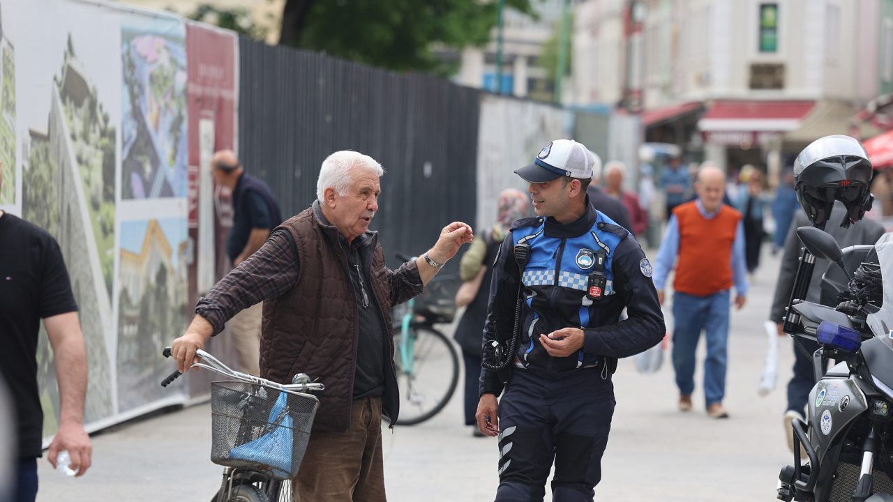 Büyükşehir Zabıtası’ndan vatandaşın huzuru için Çark’ta ve Uzunçarşı’da sıkı denetim