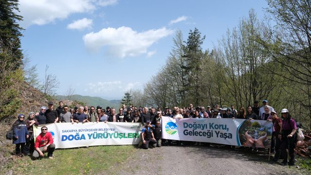 Doğaseverler Hendek yaylalarında iki mevsimi aynı günde yaşadı