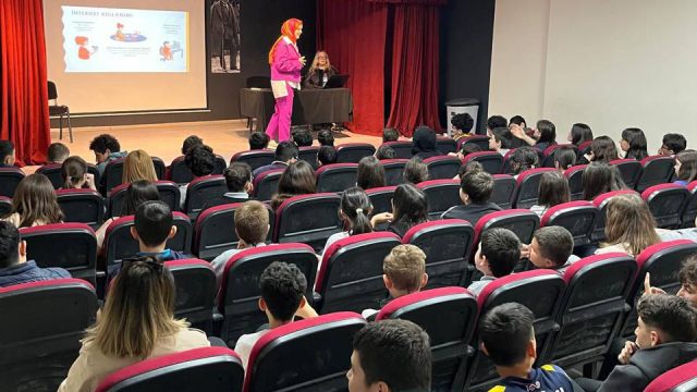 Büyükşehir’den öğrencilere “Dijital Denge” semineri