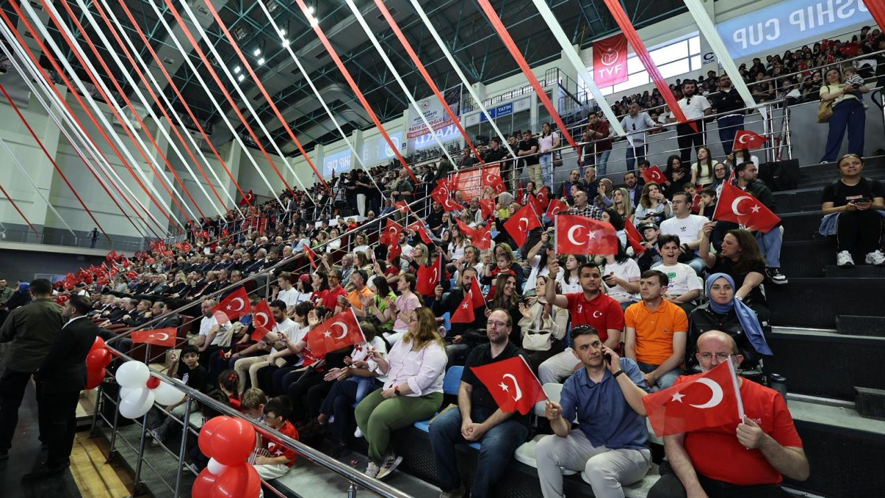 “Gençlerimizin yanında oluyor, onların sporla, sanatla ve eğitimle iç içe büyümesi için gereken desteği sunuyoruz”