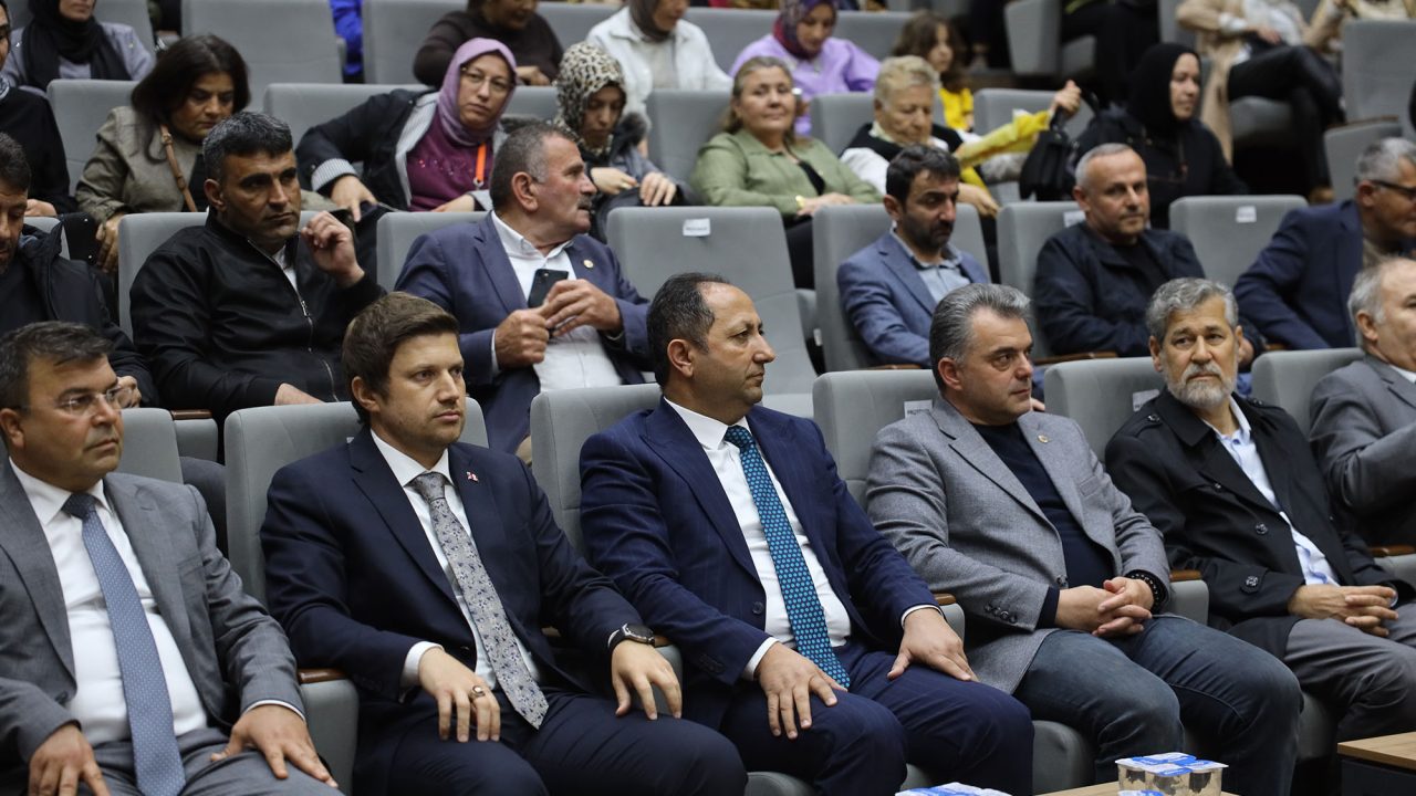Karasu SAMEK’te üreten eller yıl sonu sergisinde buluştu