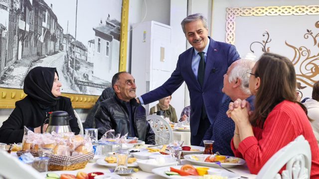 Yusuf Alemdar YADEM sakinleri ve çiftlerle aynı sofrada: “Aile, her şeydir”