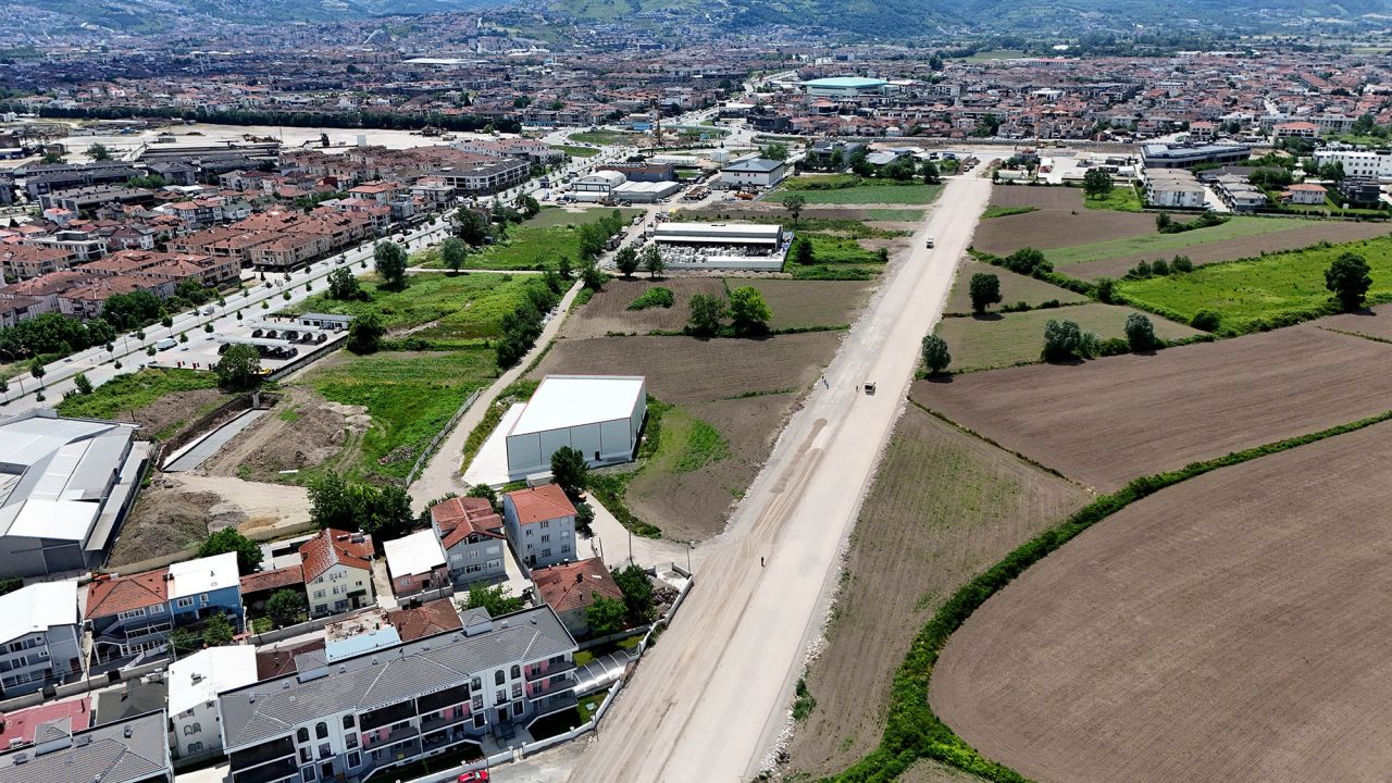 Yazlık Kavşağı’nın trafik yükünü azaltacak yeni koridor yakında açılıyor: Asfalt öncesi son işlem