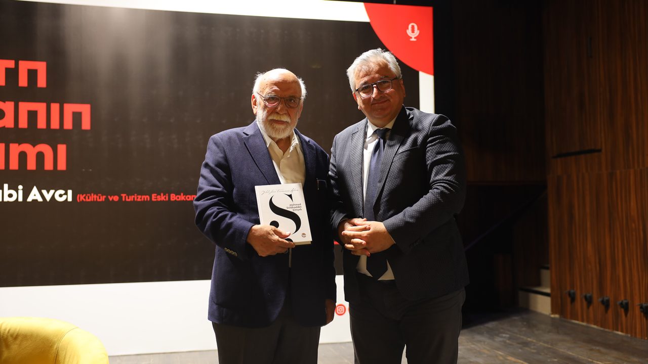 Prof. Dr. Nabi Avcı AKM’de konuştu: “Modern dünyanın bunalımını insan merkezli bakış aşar”