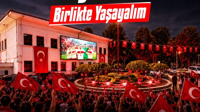 Dev ekran kuruldu: Sakarya Ay Yıldız için bu meydanda tek yürek olacak