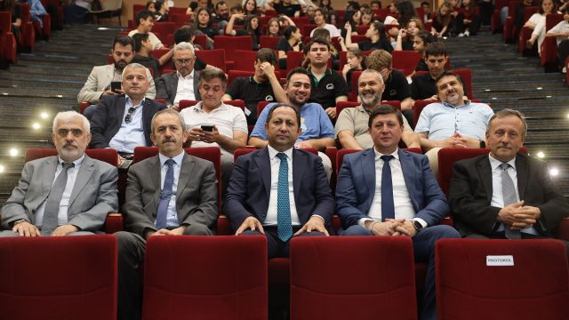 Sakarya’da öğrenciler ayrışan her atıkla geleceğe umut taşıdı