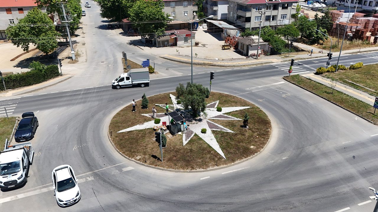Kavşaklarda elektrik kesintisine son: Büyükşehir’den güneş enerjili çözüm