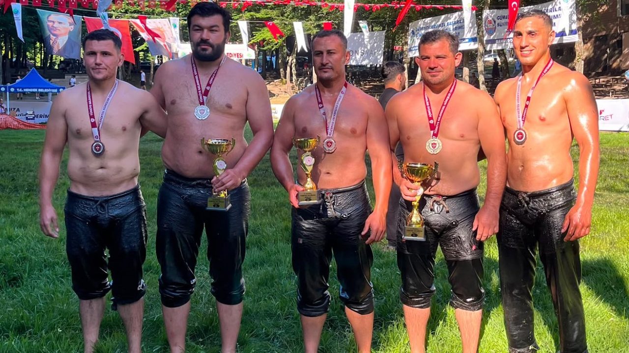 Güreşte ve bisiklette Büyükşehirli sporcular madalyaları topladı